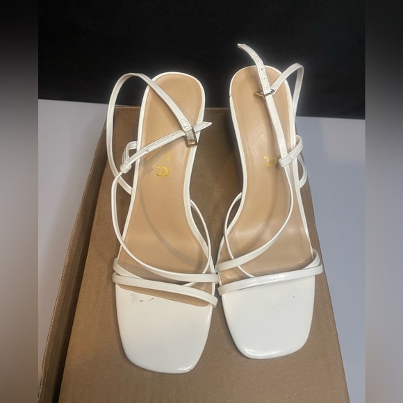 Preloved Unisa Women’s‎ White Strappy Heeled Sandals size 8 - Picture 2 of 3